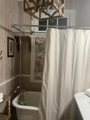 Jenny'S Downtown Hideaway Bed And Breakfast Laurel Exterior photo